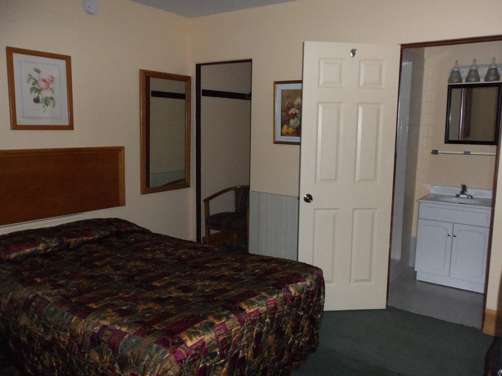Glenview Motelダビューク エクステリア 写真